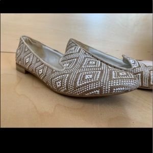 3/$15 Gold & white flats sz 9